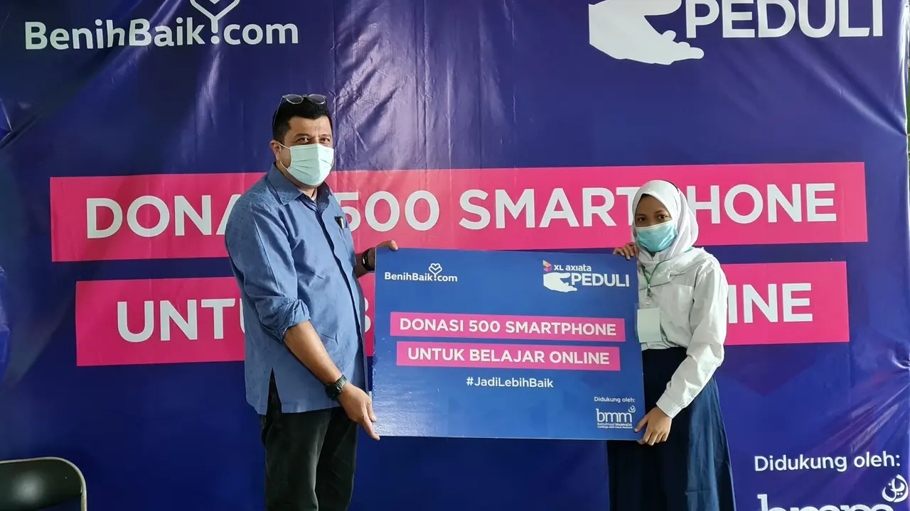 XL Axiata donasi smartphone