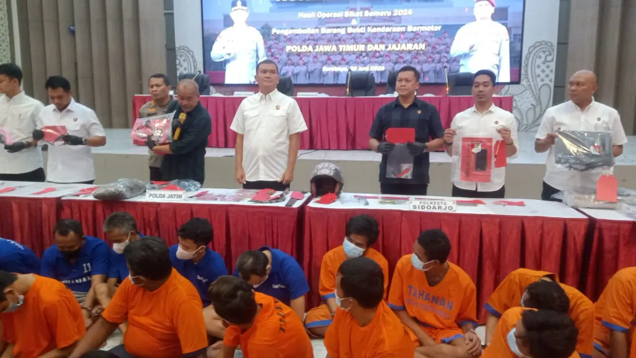 Polda Jatim mengungkap 1.380 kasus dan menangkap 1.120 orang tersangka pada Operasi Sikat Semeru 2024, pada 3-14 Juni 2024. (Dian Kurniawan/Liputan6.com)
