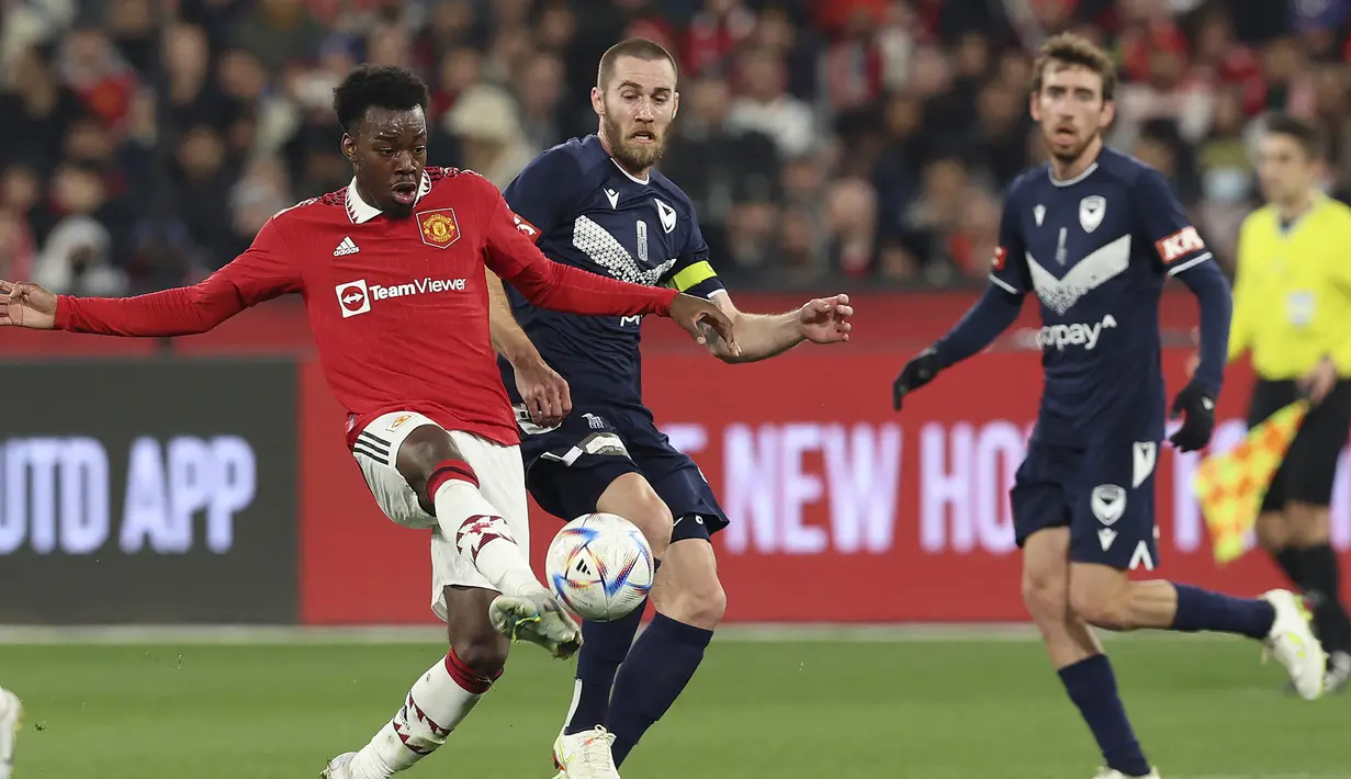 Anthony Elanga. Sayap kiri berusia 20 tahun ini sejak awal musim 2015/2016 telah menghuni Akademi Manchester United usai meninggalkan Malmo U-17 pada awal musim 2014/2015 dan sempat berstatus tanpa klub. Ia dipromosikan ke tim senior manchester United pada awal musim 2021/2022 dan hingga kini telah tampl dalam 29 laga di semua ajang dengan torehan 4 gol dan 2 assist. (AFP/Martin Keep)
