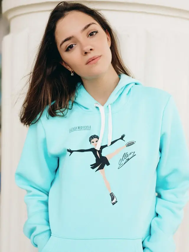 8 Pesona Evgenia Medvedeva, Atlet Ice Skating Rusia yang Viral di Media Sosial