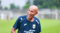 Sesi latihan kali ini diikuti oleh 29 pemain. Meski cuaca mendung dan gerimis, mereka tetap semangat berlatih di bawah asuhan Satoru Mochizuki. (Bola.com/M Iqbal Ichsan)