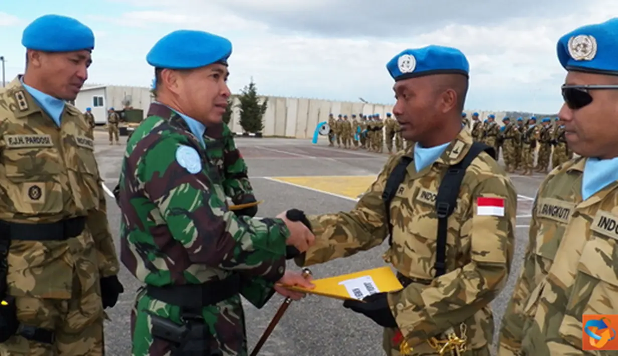Citizen6, Lebanon: Dansatgas Indobatt Letkol Inf Suharto Sudarsono memberikan pengarahan kepada personel Satgas di Markas Indobatt UN Posn 7-1, Adshid Al Qusayr, Lebanon Selatan, Sabtu (19/5). (Pengirim: Badarudin Bakri)