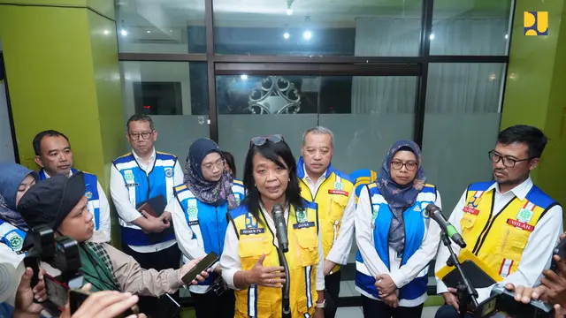Wakil Menteri Pekerjaan Umum Diana Kusumastuti ikut terjun ke Jalan Tol Cikopo-Palimanan (Cipali). (Foto: Kementerian PU)