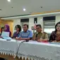Kepala Dinas Kesehatan DKI Jakarta Koesmedi Priharto saat membacakan keputusan tentang pemberian sanksi ke RS Mitra Keluarga Kalideres. 