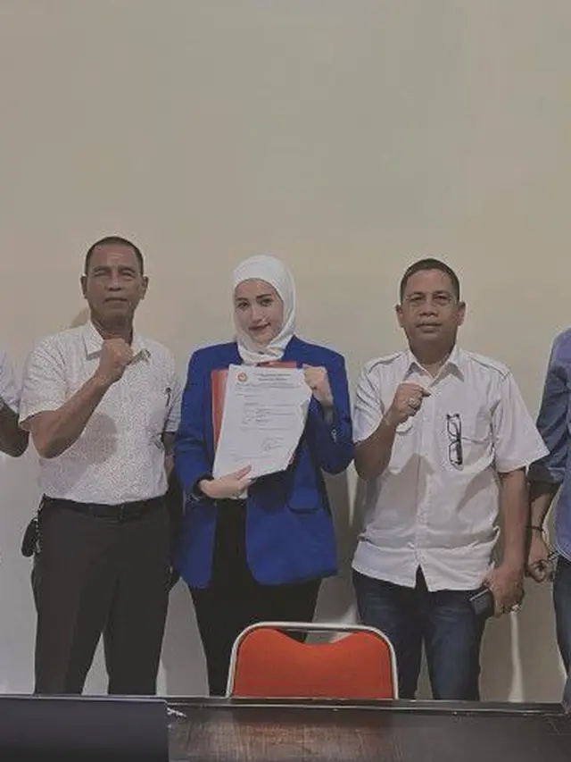 Tetap Prioritaskan Pendirikan, Ini 6 Momen Adelia Pasha Jalani Sidang Skripsi