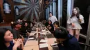 "Aku filosofinya kayak kalau kita bikin produk harus yang terbaik, karena menurut aku itu apresiasi aku untuk customer dengan memberikan experience yang terbaik saat mereka belanja sama kita karena customer adalah raja yaa," pungkasnya.