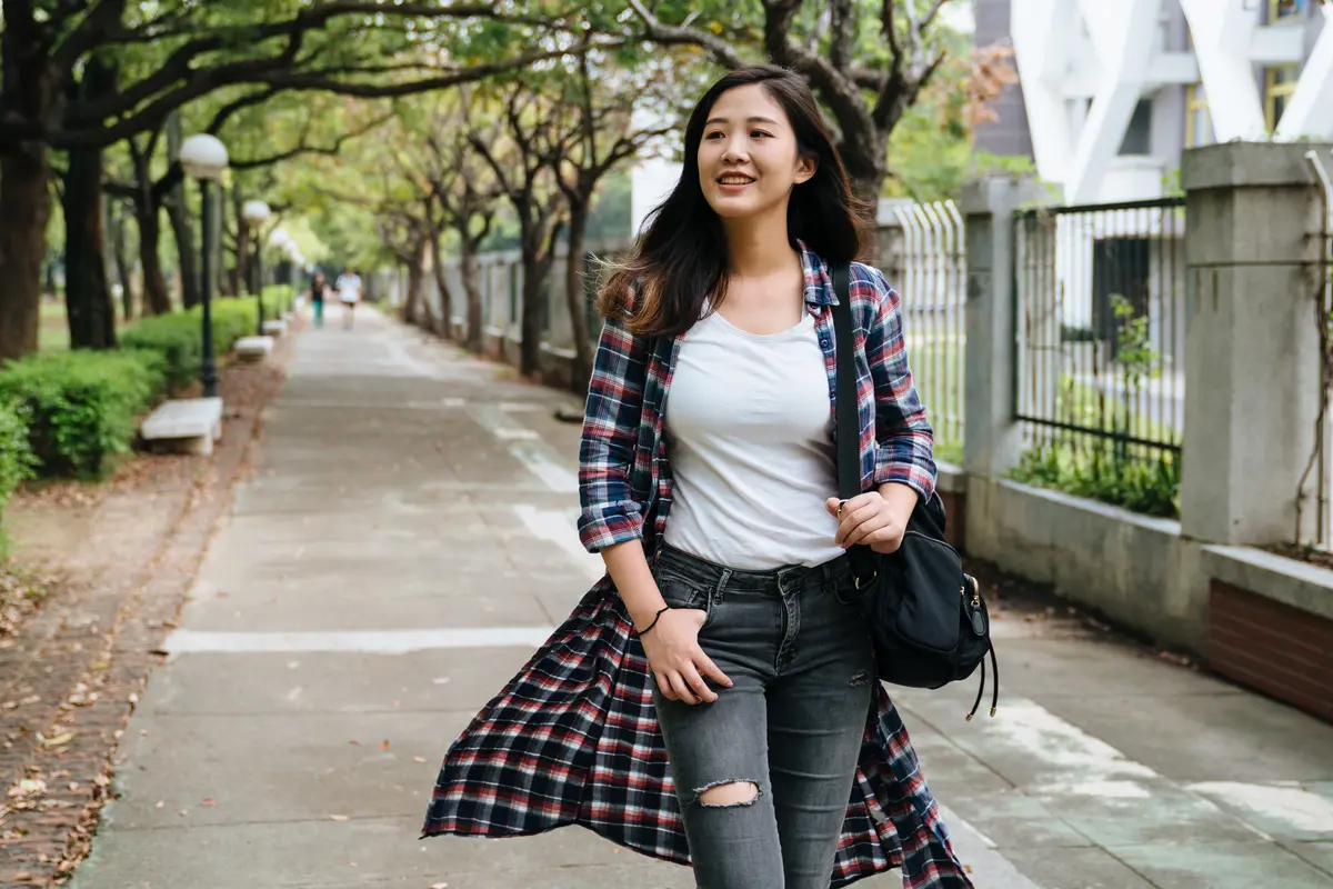 perempuan dan jalan percaya diri