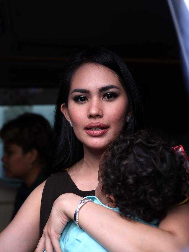 Selain Ruben Onsu, Artis-Artis Ini Juga Punya Anak Angkat ...