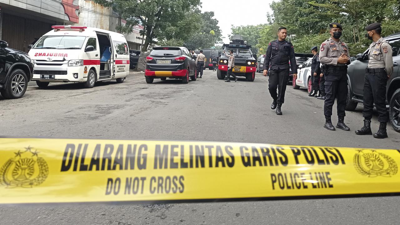 PENGAMANAN LOKASI LEDAKAN DI ASTANAANYAR