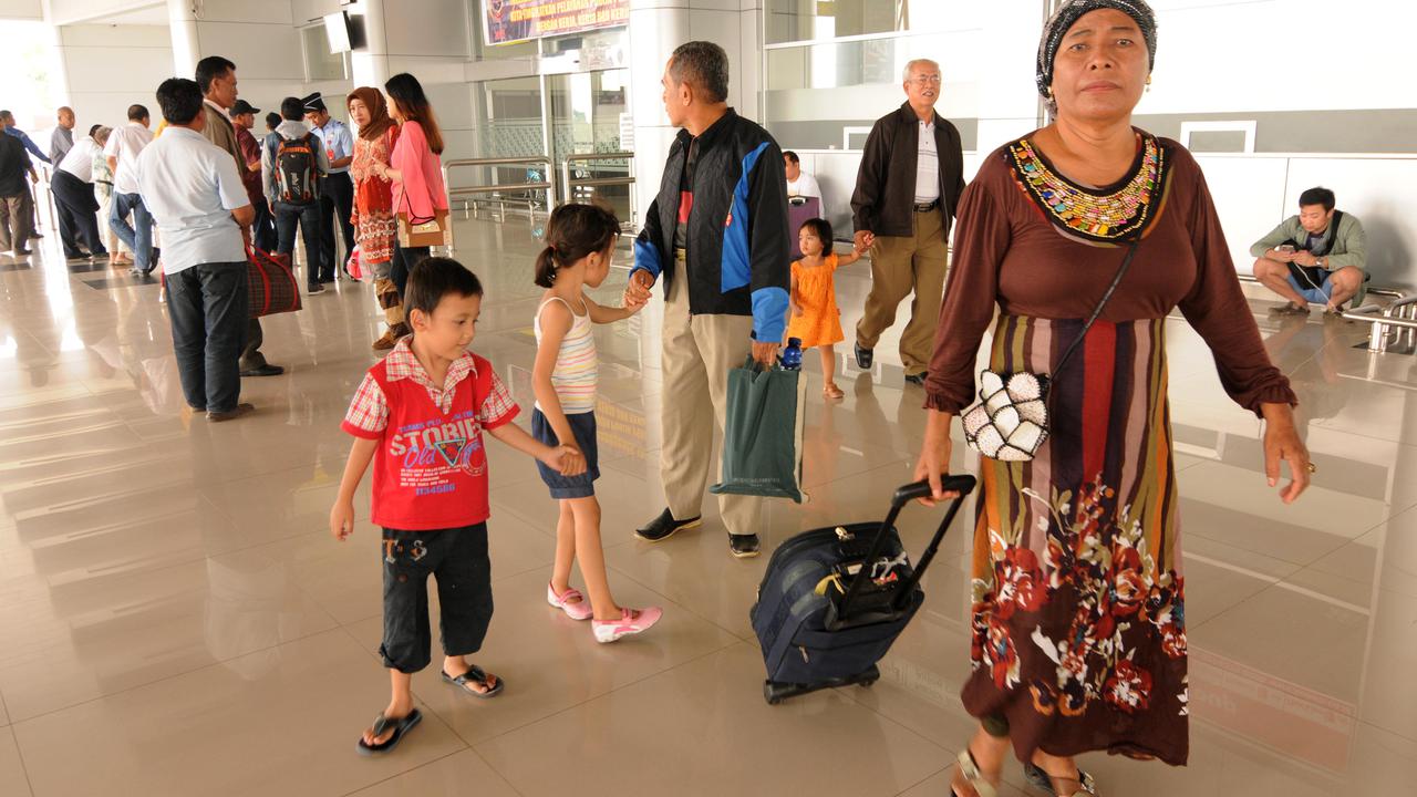 Penumpang di Bandara Mutiara Sis Aljufri Palu, Sulawesi Tengah