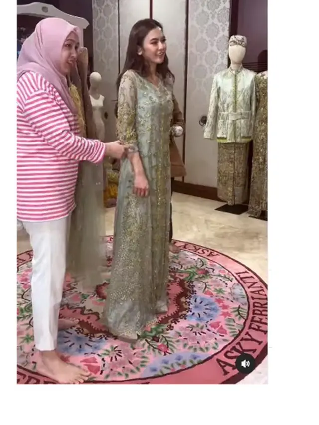 8 Potret Detail Baju Pengajian Mahalini Jelang Pernikahan dengan Rizky Febian