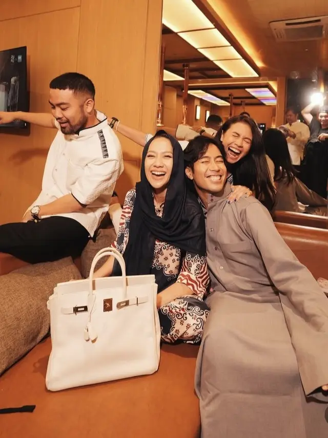 Adu Gaya Febby Rastanty, Yuki Kato, dan BCL Dibalut Busana Modest Wear saat Ulang Tahun Vidi Aldiano. [@vidialdiano]