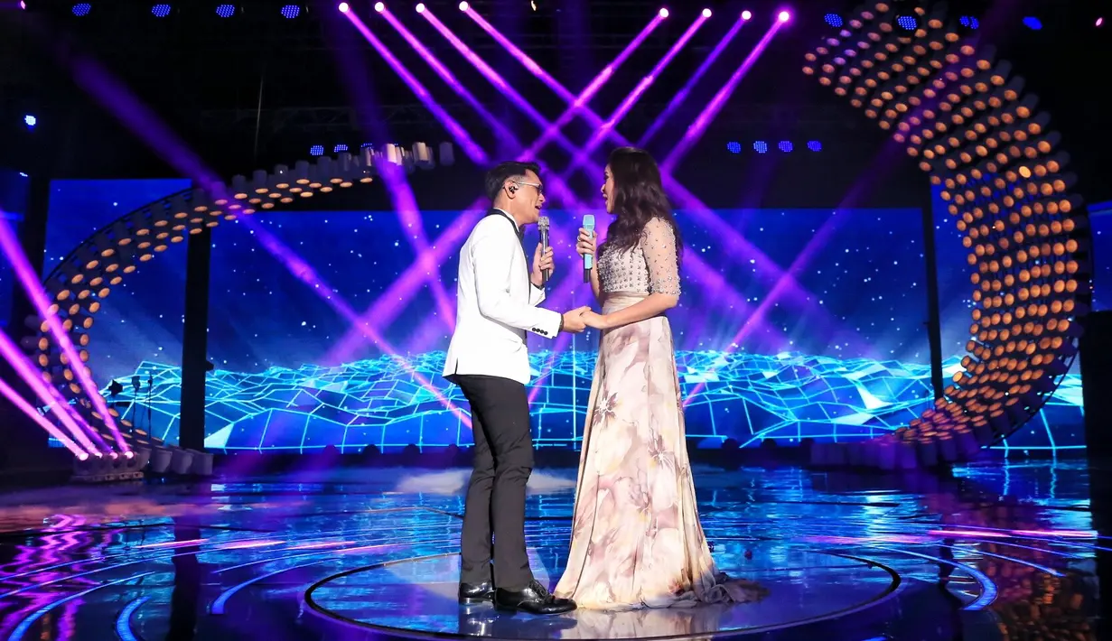 Raisa mengaku bahwa latihan secara spontan dilakukan sebelum naik ke panggung. Ini lantaran kesibukan Raisa dalam karier yang membuat tidak bisa latihan bareng bersama Afgan. (Adrian Putra/Bintang.com)