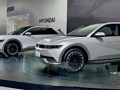 Hyundai Ioniq 5 merupakan kendaraan full electric pertama yang dirakit di Indonesia. Karena sudah CKD, Ioniq 5 berhak mendapatkan insentif pajak dari pemerintah. (Source: otosia.com)