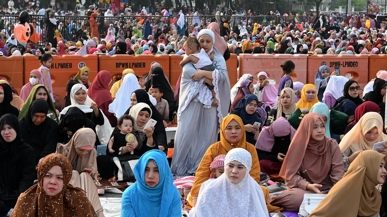 Suasana Lebaran 2023 di Berbagai Negara