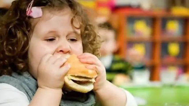 6 Cara Jitu Melindungi Buah Hati dari Ketagihan Junk Food