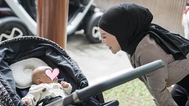 Fisik Anaknya Dihina Netizen, Ini 6 Potret Hangat Lesty Kejora Momong Anak