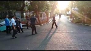 Wakil Presiden terpilih Ma'ruf Amin mengawali hari dengan berolahraga di sekitaran kompleks tempat tinggalnya di Jalan Situbondo, Menteng, Jakarta Pusat, Minggu (20/10/2019) pagi. (Merdeka.com/Muhammad Genantan Saputra)