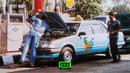 Saat itu, Ford Laser merupakan mobil yang sangat banyak dipakai menjadi armada taksi. (Source: Instagram/@doculama)
