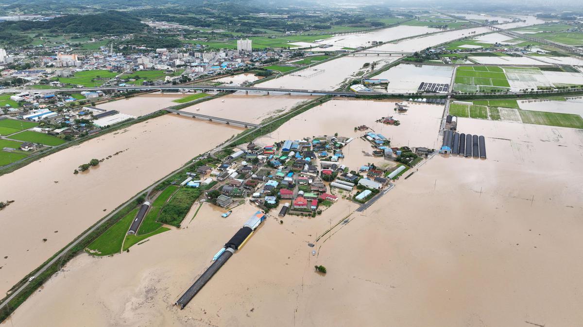 Diguyur Hujan Ekstrem, Sejumlah Permukiman di Korea Selatan Terendam Banjir