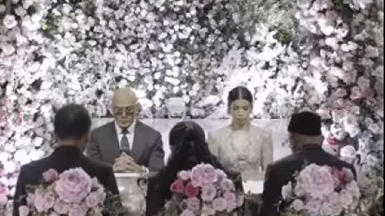 Momen Bahagia Deddy Corbuzier dan Sabrina Chairunnisa Saat Menikah