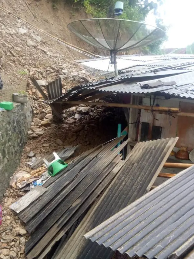 Longsor di Jetak Desa Sindangbarang Kecamatan Karangpucung, Cilacap. (Foto: Liputan6.com/BPBD Cilacap/Muhamad Ridlo)