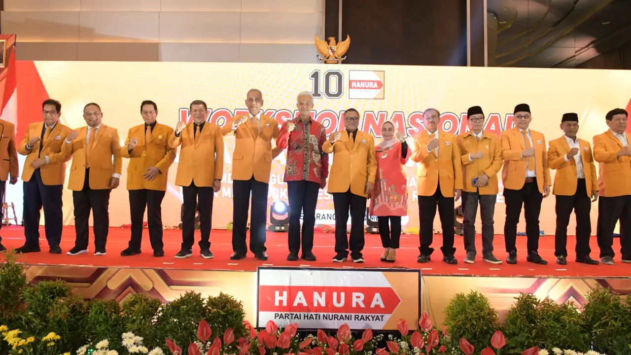 Partai Hanura menggelar workshop nasional dan bimtek anggota Dewan Perwakilan Rakyat Daerah (DPRD) di Semarang, Jawa Tengah (Jateng), Senin malam (29/5/2023) turut dihadiri Gubernur Jawa Tengah Ganjar yang juga merupakan bakal capres PDIP Ganjar Pranowo.