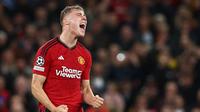 Striker Manchester United Rasmus Hojlund merayakan golnya ke gawang Galatasaray dalam pertandingan Grup A Liga Champions di Old Trafford, Rabu (4/10/2023) dini hari WIB. (Darren Staples / AFP)
