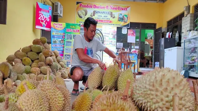 Manis Lezat Durian Sinapeul di Kampung Durian Majalengka