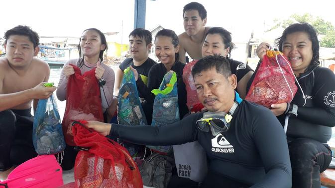 Aksi menyelam bersih laut World Cleanup Day di Pulau Seribu (Liputan6.com / HMB)