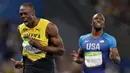 Hasil ini membuat Bolt mempertahankan medali emas di nomor lari 200 m di tiga Olimpiade beruntun. Sebelumnya Bolt menang di Olimpiade 2008 dan Olimpiade 2012. (AP Photo/David J. Phillip)