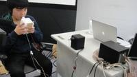 Pasangan LDR tak perlu bersedih. Sebab peneliti tengah mengembangkan alat yang dapat mengirimkan ciuman dari jarak jauh