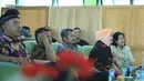 Sejumlah guru ikut hadir dalam acara reuni angkatan 2003 dengan tema "Dulu, Kini dan Selamanya" di gedung SMAN 57 Jakarta, Minggu (29/3/2015). (Dok.Pribadi)