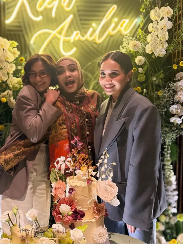 Nagita Slavina saat Rayakan Ulang Tahun Ibunnya, Rieta Amilia ke-64. [@rieta_amilia]