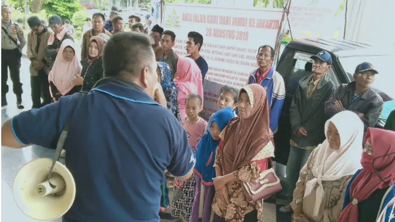 Kala Suku Anak Dalam dan Petani Jambi Jalan Kaki Temui Jokowi
