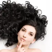 Bukan hanya soal shampoo atau perawatan rambut lainnya, biar rambut makin sehat kamu juga harus mengonsumsi makanan ini. (Foto: enrichsalon.com)