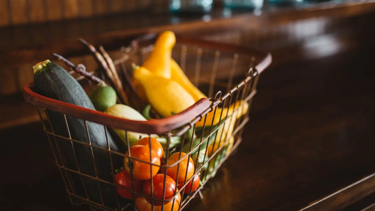 Tak Perlu Diuretik, Atasi Perut Kembung Secara Alami dengan Buah dan Sayur Ini