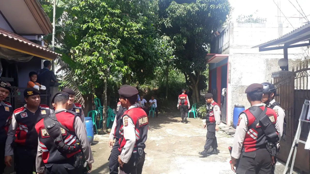 Suasana rekonstruksi pembunuhan bocah di dalam karung (Liputan6.com/Achmad Sudarno)