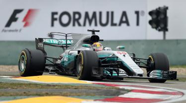 20170409-Lewis Hamilton Juara GP China-AFP