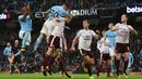 Proses terjadinya gol dari bek Manchester City, Nicolas Otamendi, ke gawang Burnley pada laga Premier League di Stadion Etihad, Manchester, Sabtu (21/10/2017). City menang 3-0 atas Burnley. (AFP/Oli Scarff)