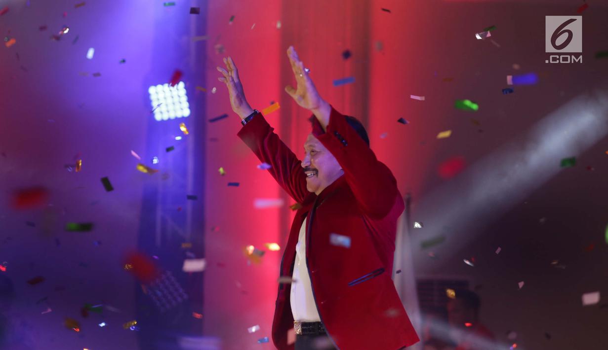 Ketua Umum Partai Keadilan dan Persatuan Indonesia (PKPI) AM Hendropriyono memberi sambutan dalam acara Syukuran PKPI di Cipayung, Jakarta, Jumat (29/12). (Liputan6.com/Faizal Fanani)