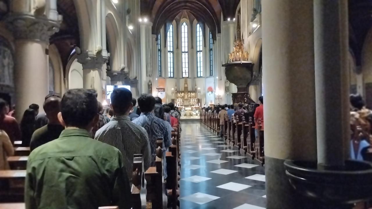 Hari Minggu Palma 24 Maret 2024, Ketahui Bacaan Injil, Makna, dan Tradisi (Potret Misah di Gereja Katedral/Winda Nelfira/Liputan6.com)