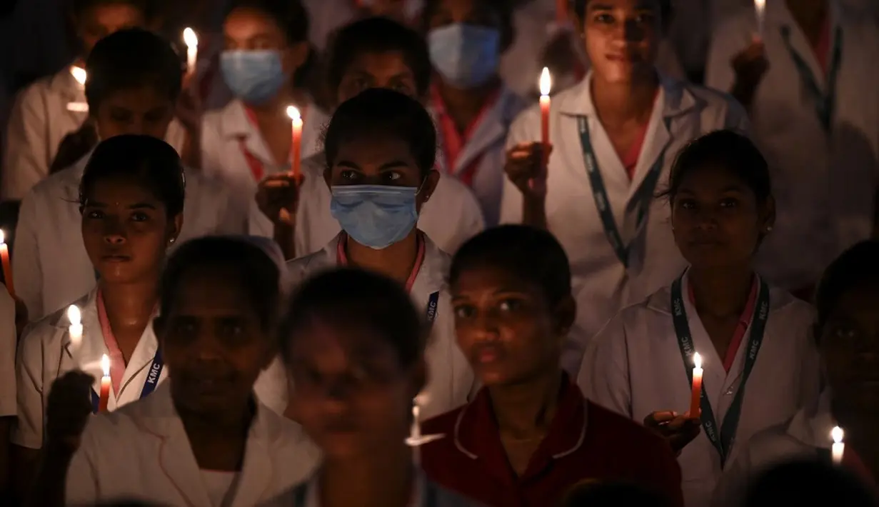 <p>Perayaan Hari Perawat Internasional dimulai pada tahun 1965 oleh International Council of Nurses (ICN). Hari ini adalah ulang tahun kelahiran Florence Nightingale yang terkenal. (R.Satish Babu/AFP)</p>