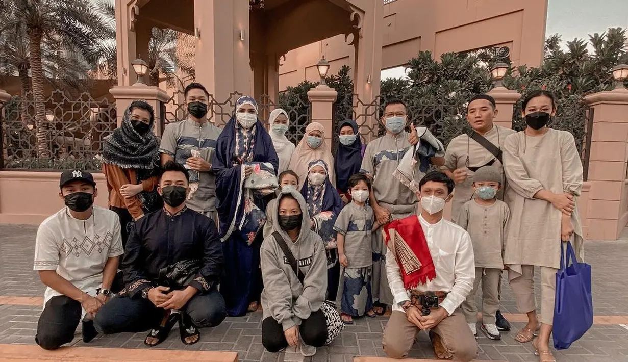<p>Keluarga Anang Hermansyah dan Ashanty di Dubai (Instagram/ashanty_ash)</p>