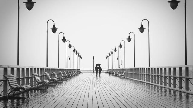 Ilustrasi Hujan Romantis