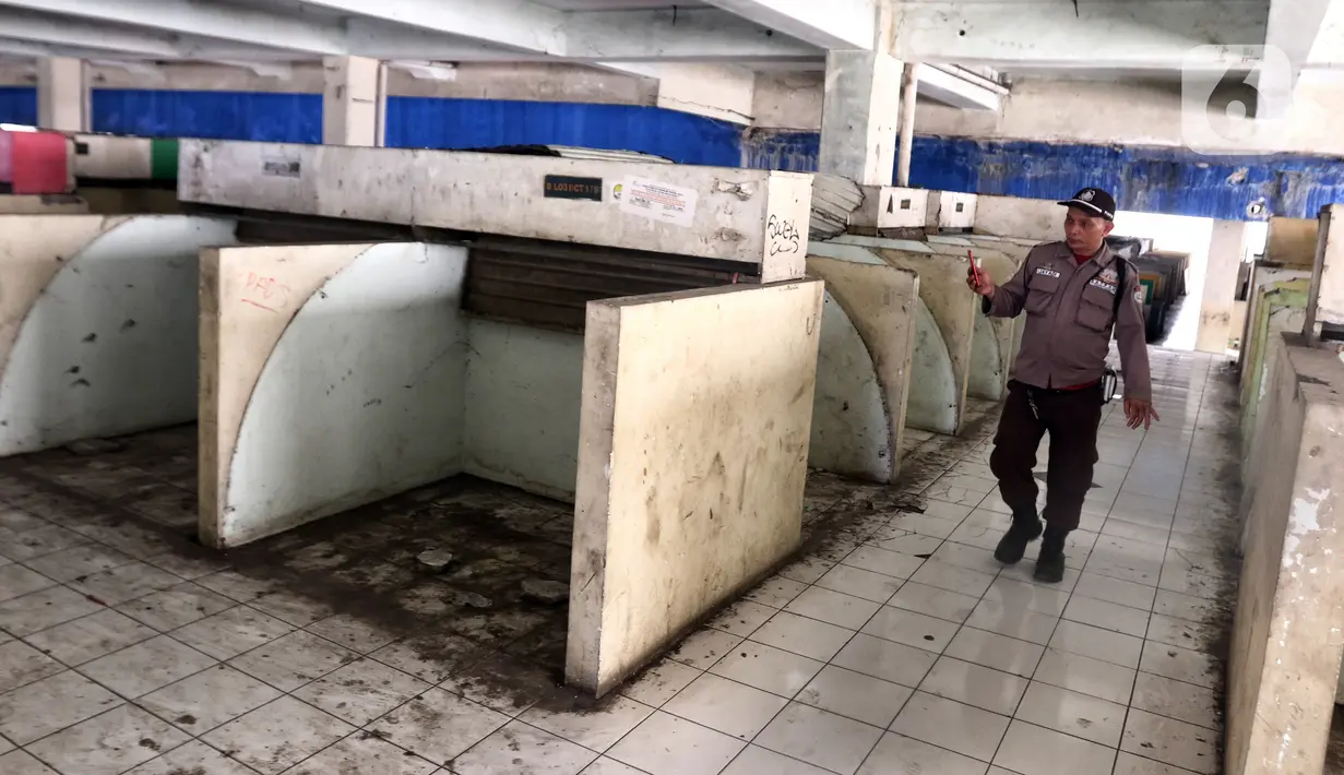 Perusahaan Umum Daerah (Perumda) Pasar Jaya melakukan pendataan pedagang serta kios-kios di Blok G Pasar Tanah Abang jelang revitalisasi pasar usai viral jadi tempat nyabu dan premanisme. (Liputan6.com/Angga Yuniar)