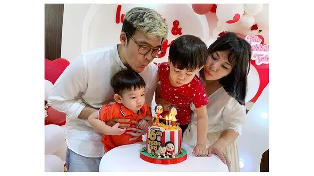 7 Momen Anniversary Tya Ariestya dan Suami, Bertema Merah Putih