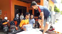 BPBD mendistribusikan logistik untuk pengungsi dan korban banjir di sembilan desa wilayah Kabupaten Cilacap. (Foto: Liputan6.com/Muhamad Ridlo)