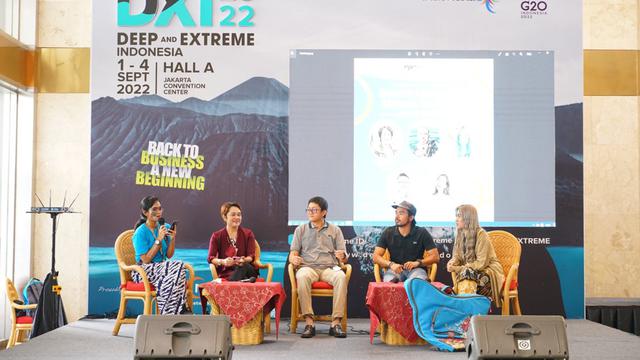 Influencer Febrian dan Marischka Prudence hadiri talk show Sambil Menyelam Minum Sampah?