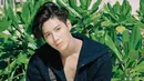 Dalam festival musik itu, Taemin pun membawakan lagu andalan miliknya, Hypnosis. Akan tetapi ia meneteskan air mata saat teringat sosok Jonghyun. (Foto: Soompi.com)